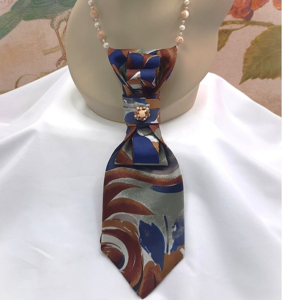 Vintage Enrico Coveri Silk Tie Pendant Pearl Jeweled Accent MOP Beaded Necklace
